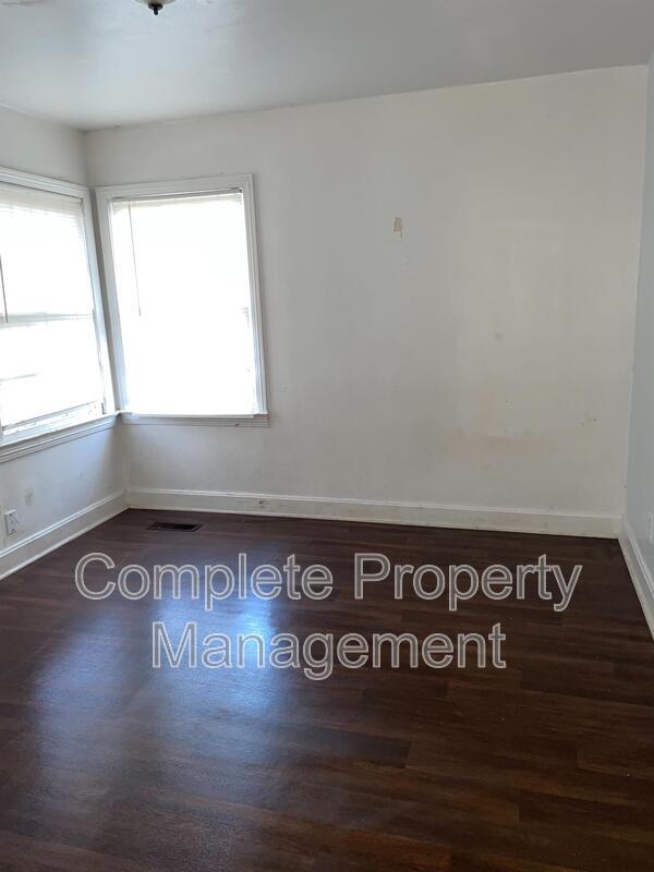 Building Photo - 604 Lexington St