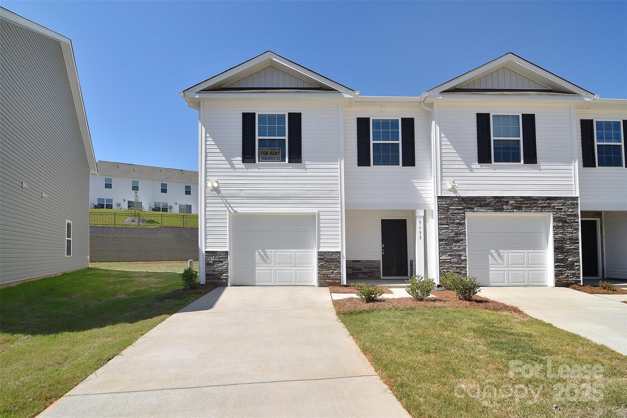 Foto principal - 5155 Hyrule Dr