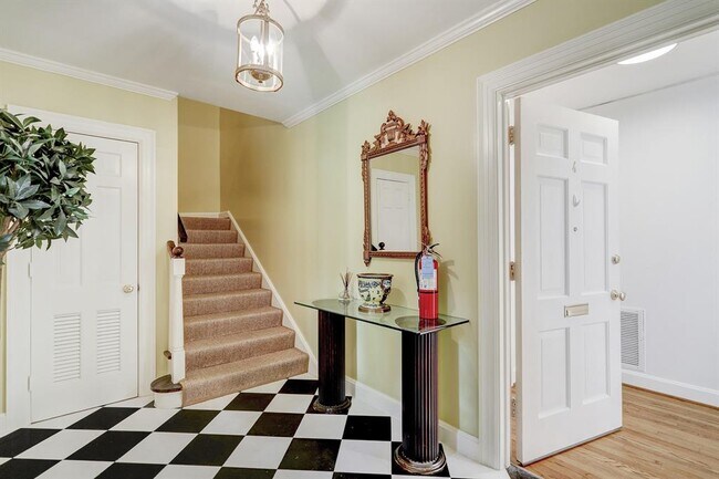 Foto del edificio - 3823 Wickersham Ln