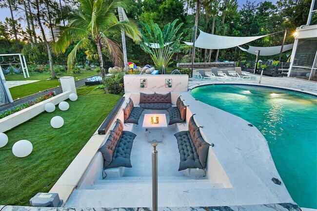Foto del edificio - 377 Squire Dr