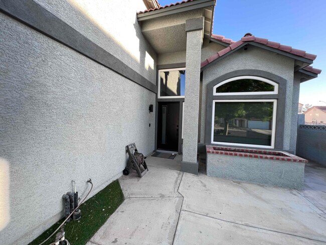 Building Photo - 1506 Champagne Cir
