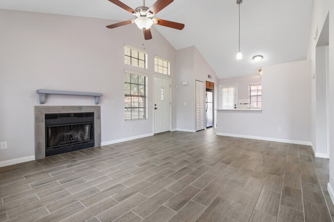 Foto del edificio - 4901 E Kelton Ln