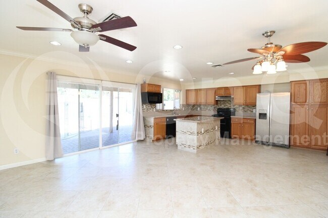 Building Photo - 2728 W Villa Rita Dr