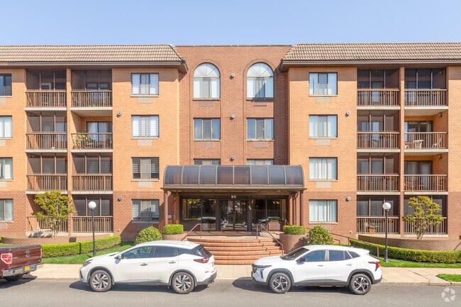 Building Photo - Chestnut Hill at Essex Park