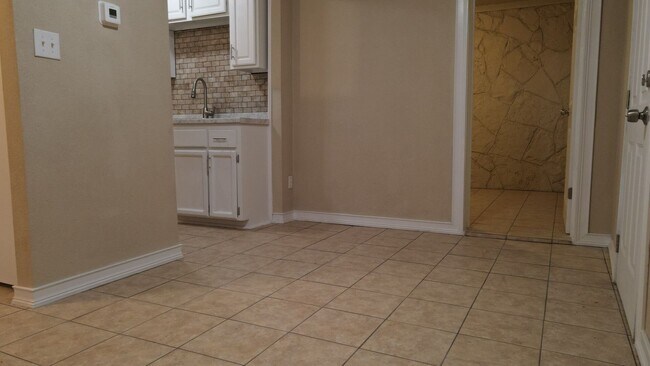 Foto del edificio - 2 Bedroom 1 Bath Duplex