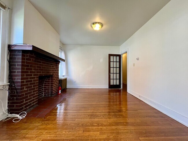 Foto del edificio - Beautiful One Bedroom in Oakland! Equipped...