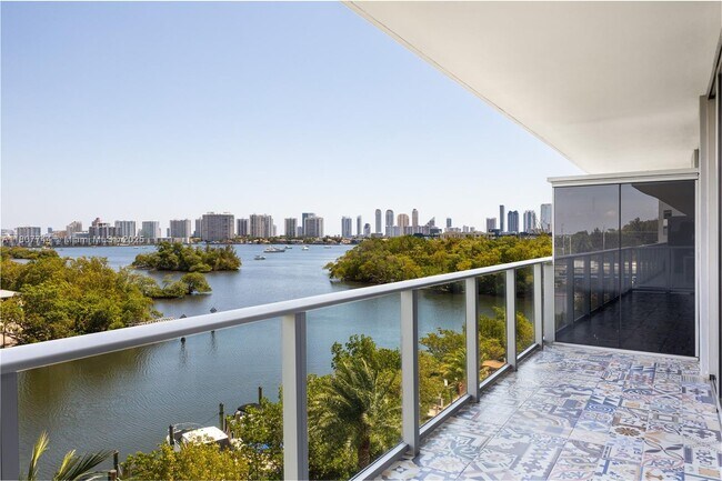 Building Photo - 16385 Biscayne Blvd