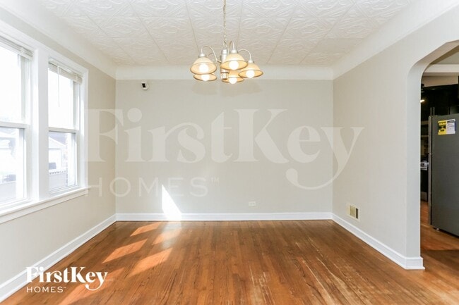 Foto del edificio - 8106 S Maplewood Ave