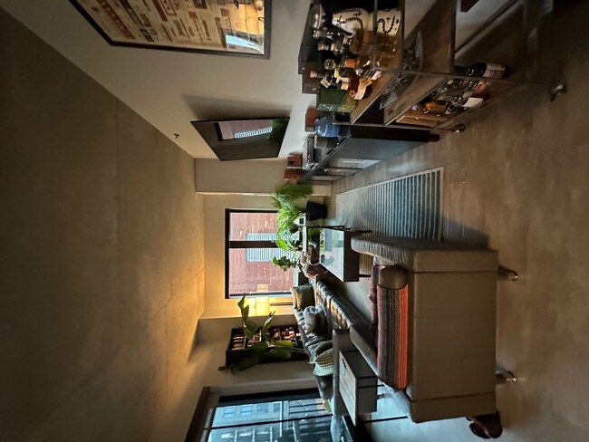 Foto del edificio - 1025 W Addison St