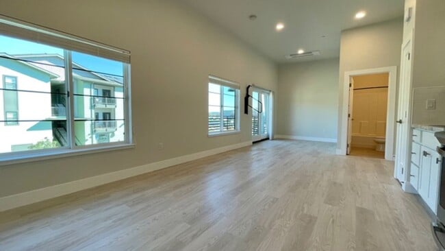 Foto del edificio - New Construction Studio Apartment with Air...