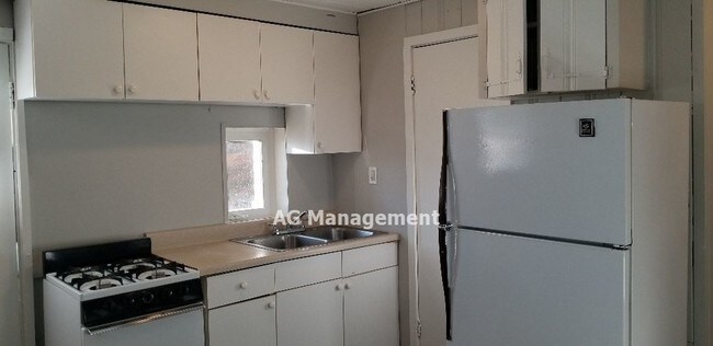 Foto del edificio - 8615 Pontiac Lake Rd