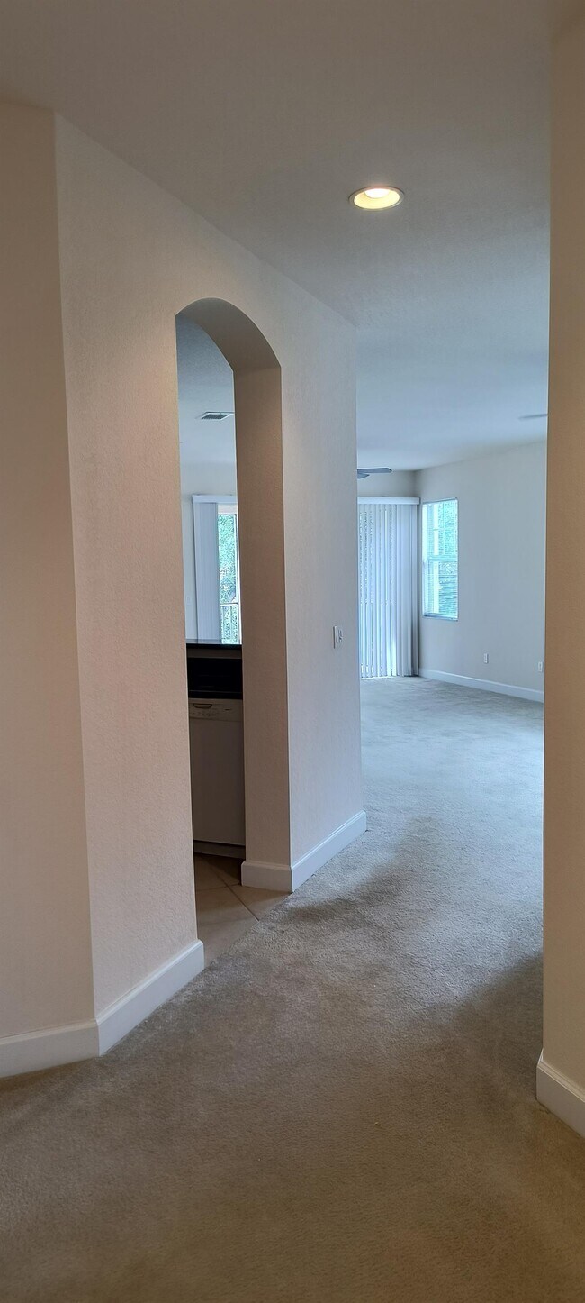Foto del edificio - 240 West End Dr
