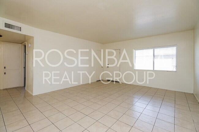 Foto del edificio - 1326 N Miller Rd