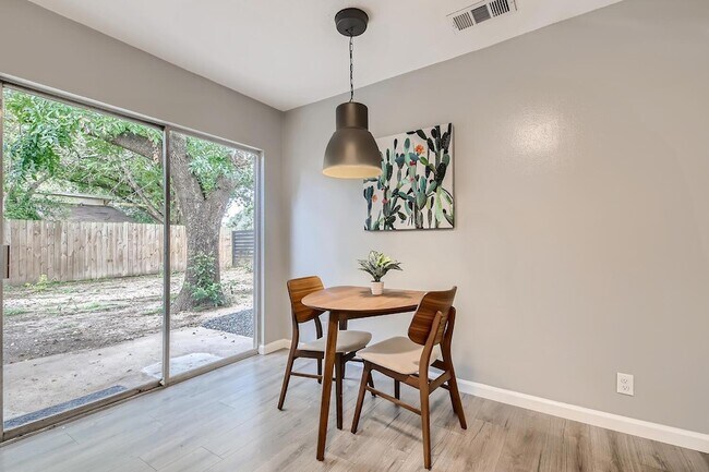 Foto del edificio - 10401 Burmaster Ln