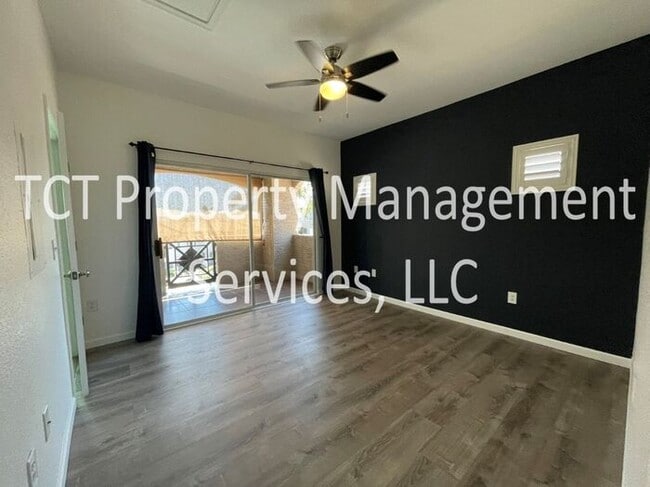 Building Photo - Updated Condo with Pool View!
