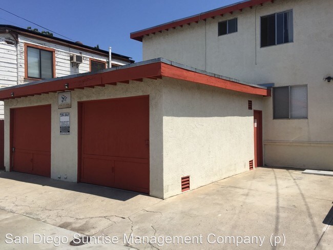 Building Photo - 4670 Kensington Dr