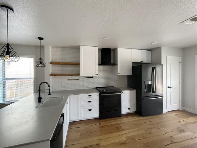 Building Photo - 5506 Apple Orchard Ln