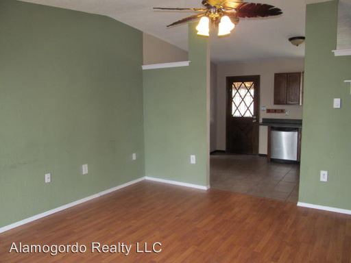 Building Photo - 303 Plainview Dr