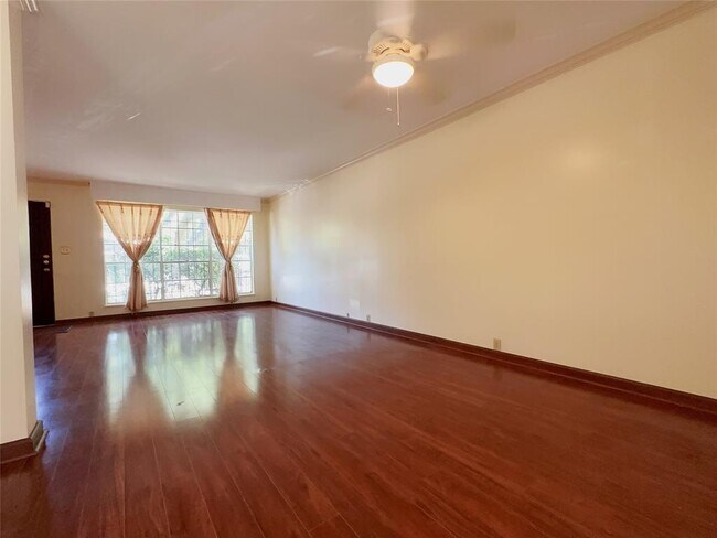 Building Photo - 3108 Vossdale Rd