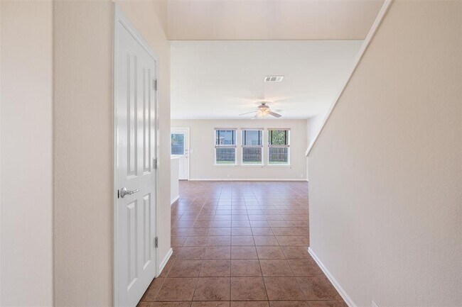 Foto del edificio - 620 Kingfisher Ln
