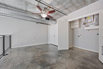 Building Photo - 2000 Bagby St