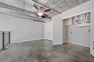 Building Photo - 2000 Bagby St