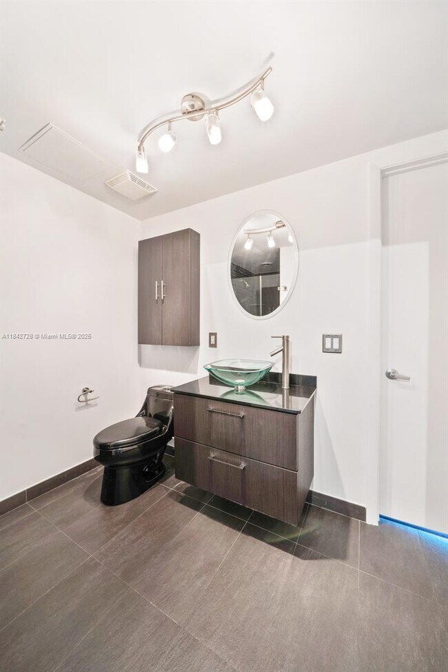 Foto del edificio - 690 SW 1st Ct