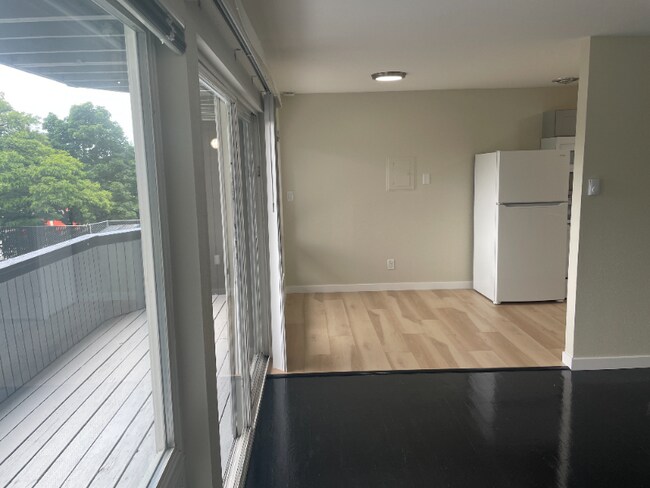 Foto del edificio - 12628 Northup Way