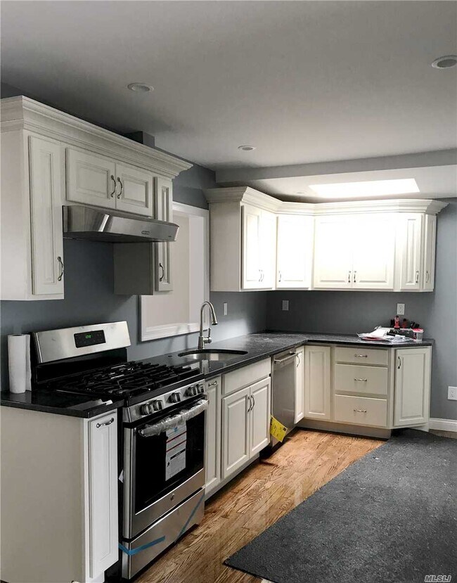 Building Photo - 495 Morris Dr