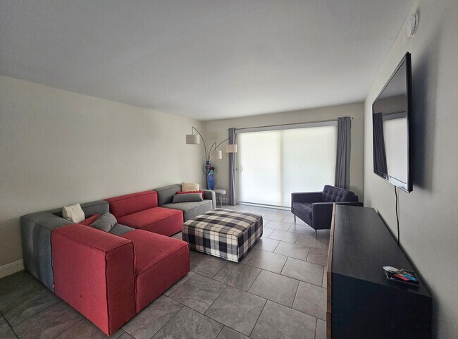 Foto del edificio - 2160 S Palm Canyon Dr