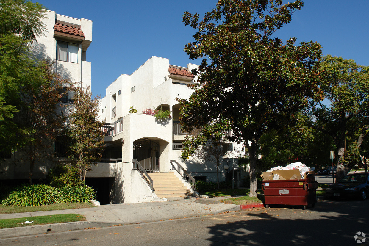 Building Photo - 401 W Dryden St