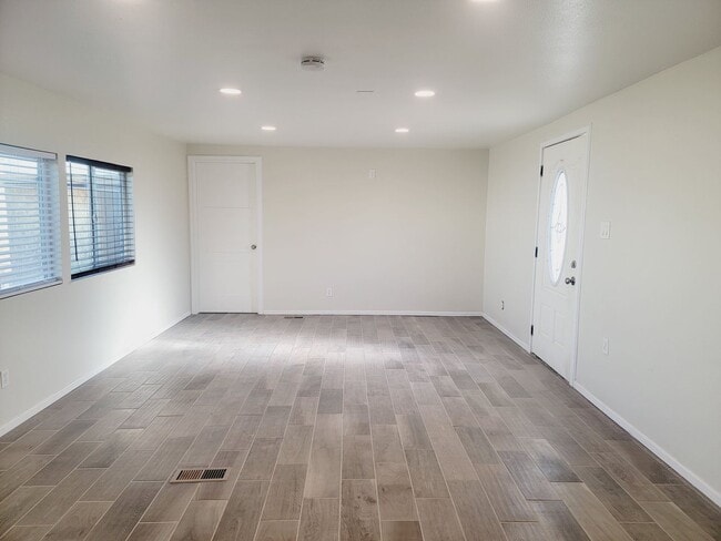 Building Photo - Charming 3 bedroom, 2 bath mobile home in ...