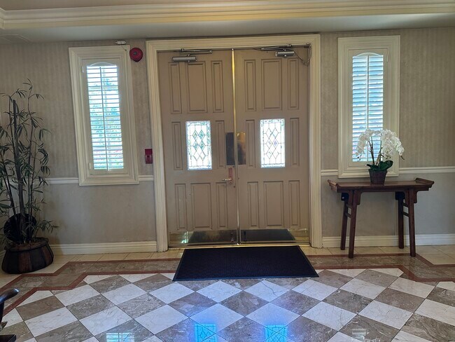 Lobby - 10595 Ashton Ave