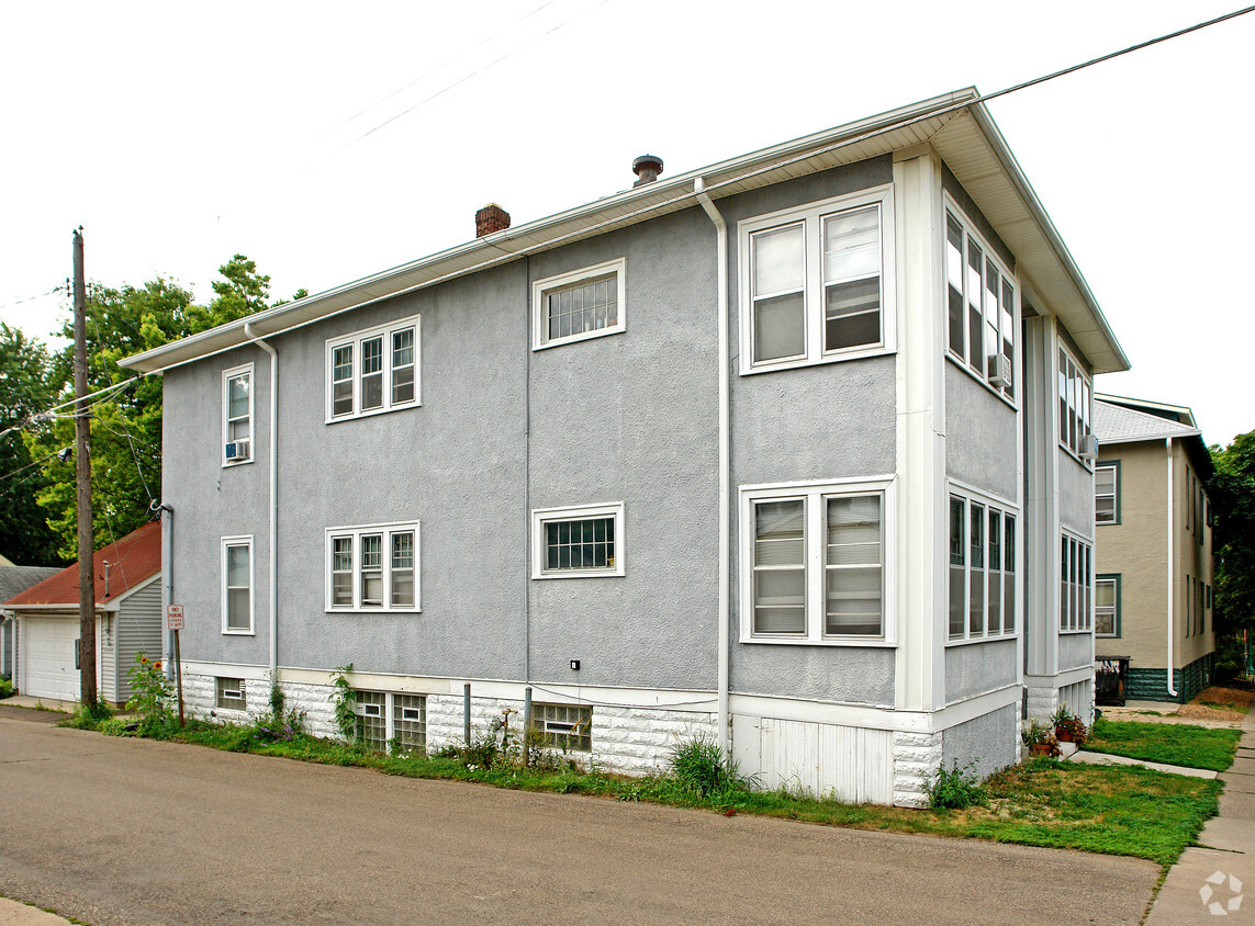 Primary Photo - 100 Fairview Ave N