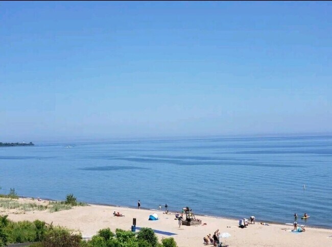 Building Photo - 1614 Michigan Blvd