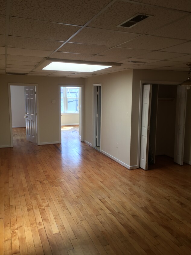 Primary Photo - 815 W Broad St