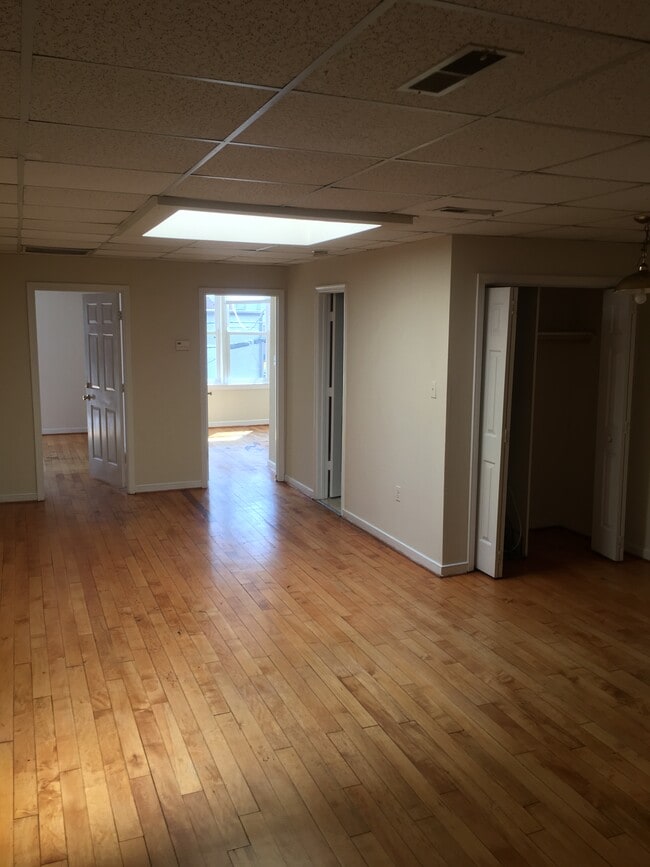 Photo - 815 W Broad St Apartments