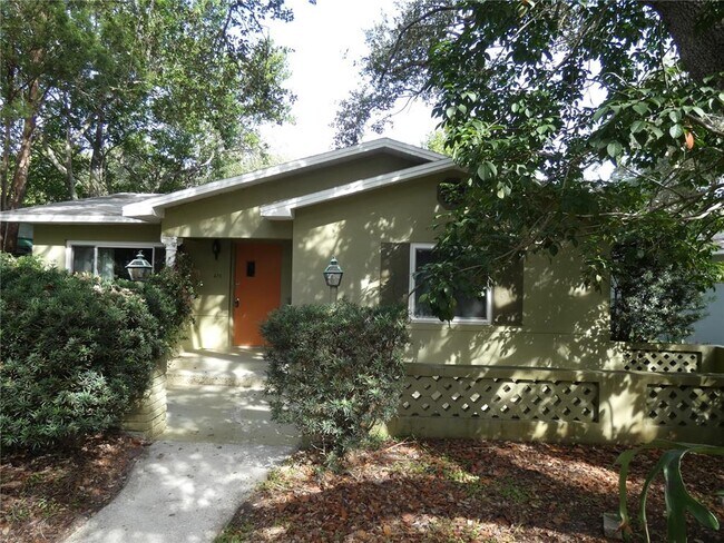 Building Photo - 215 24th Ave N