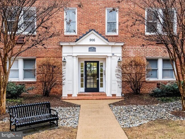 Foto del edificio - 906 S Washington St