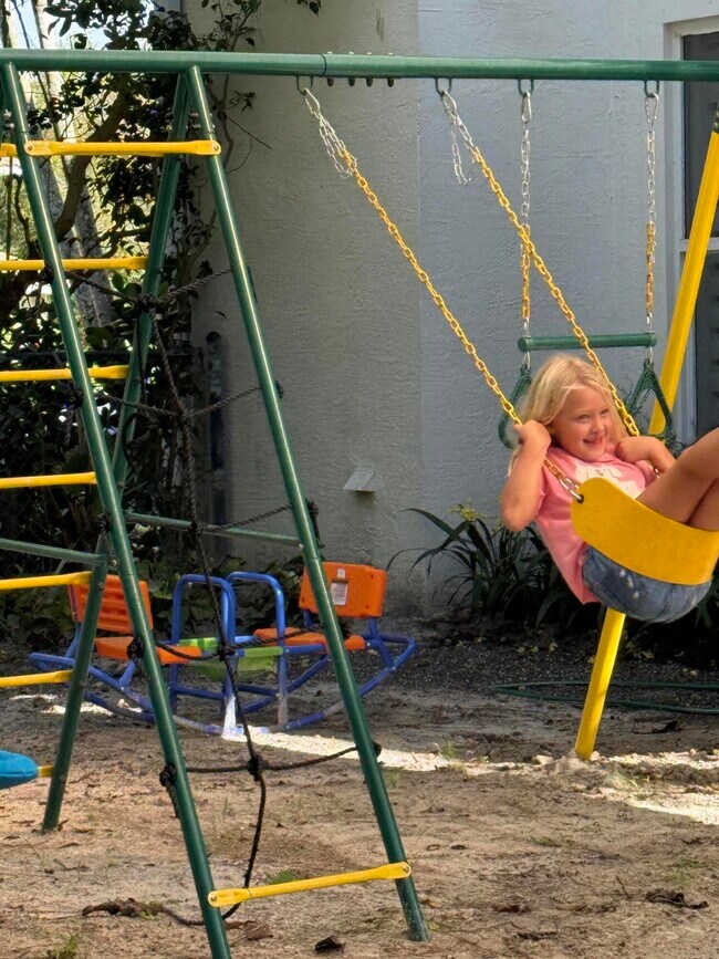 Building Photo - 377 Squire Dr