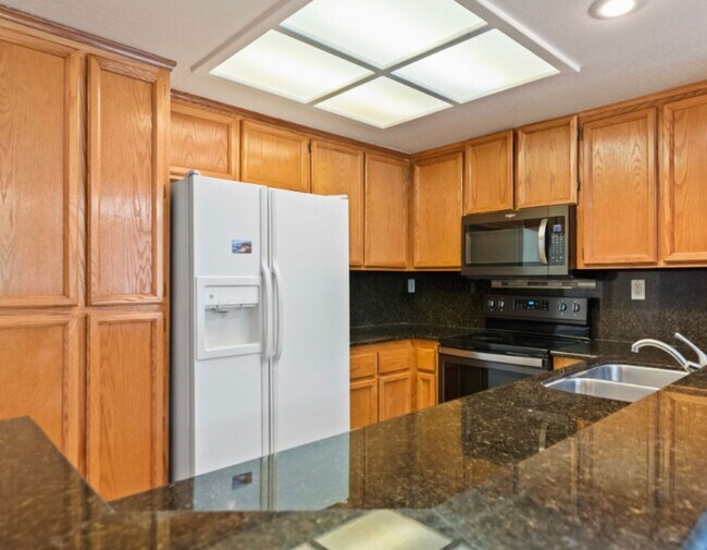 Foto del edificio - Stunning upstairs condo unit for rent in Blossom Valley