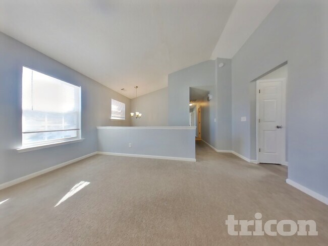 Building Photo - 245 Longview Dr