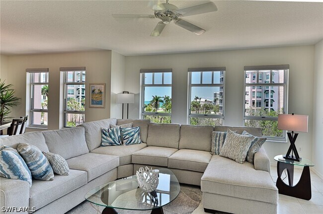 Foto del edificio - 262 Barefoot Beach Blvd