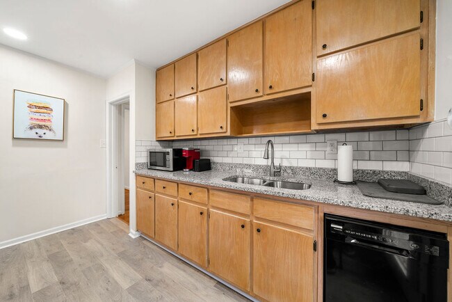 Foto del edificio - 711 Campbell Cir
