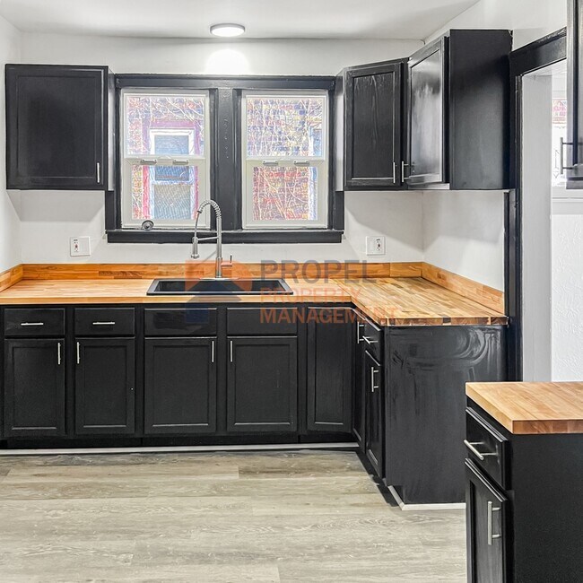 Foto del edificio - 9142 Yorkshire Rd