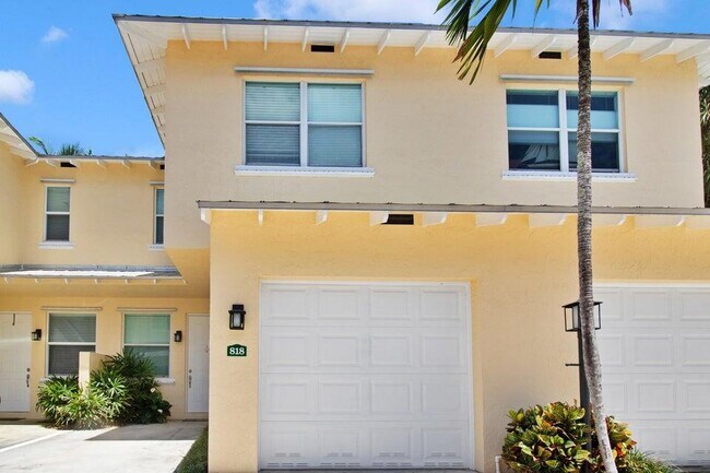 Foto del edificio - 818 SE 4th Ct