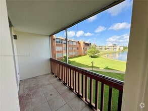 Building Photo - 1591 NE Miami Gardens Dr