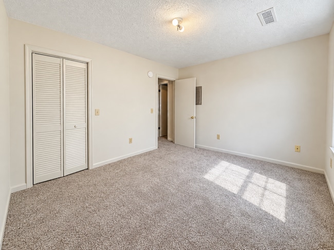 Building Photo - 1221 Harmony Dr