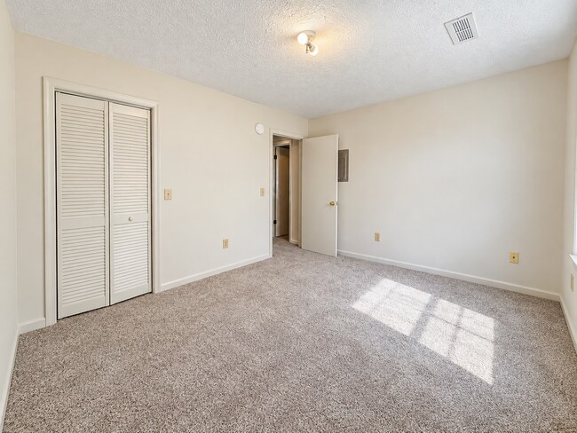 Foto del edificio - 1221 Harmony Dr