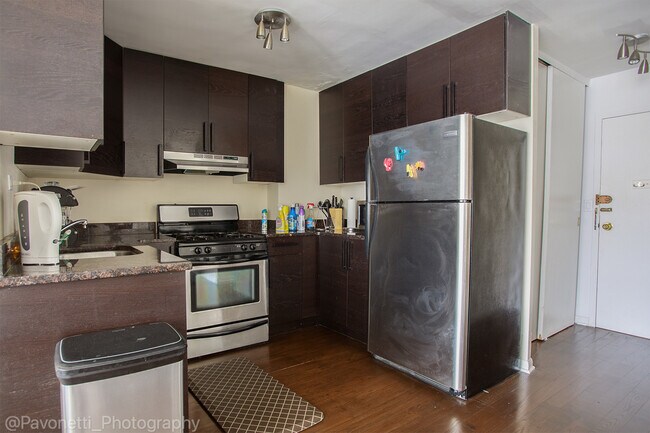 Foto del edificio - 253 E Delaware Pl